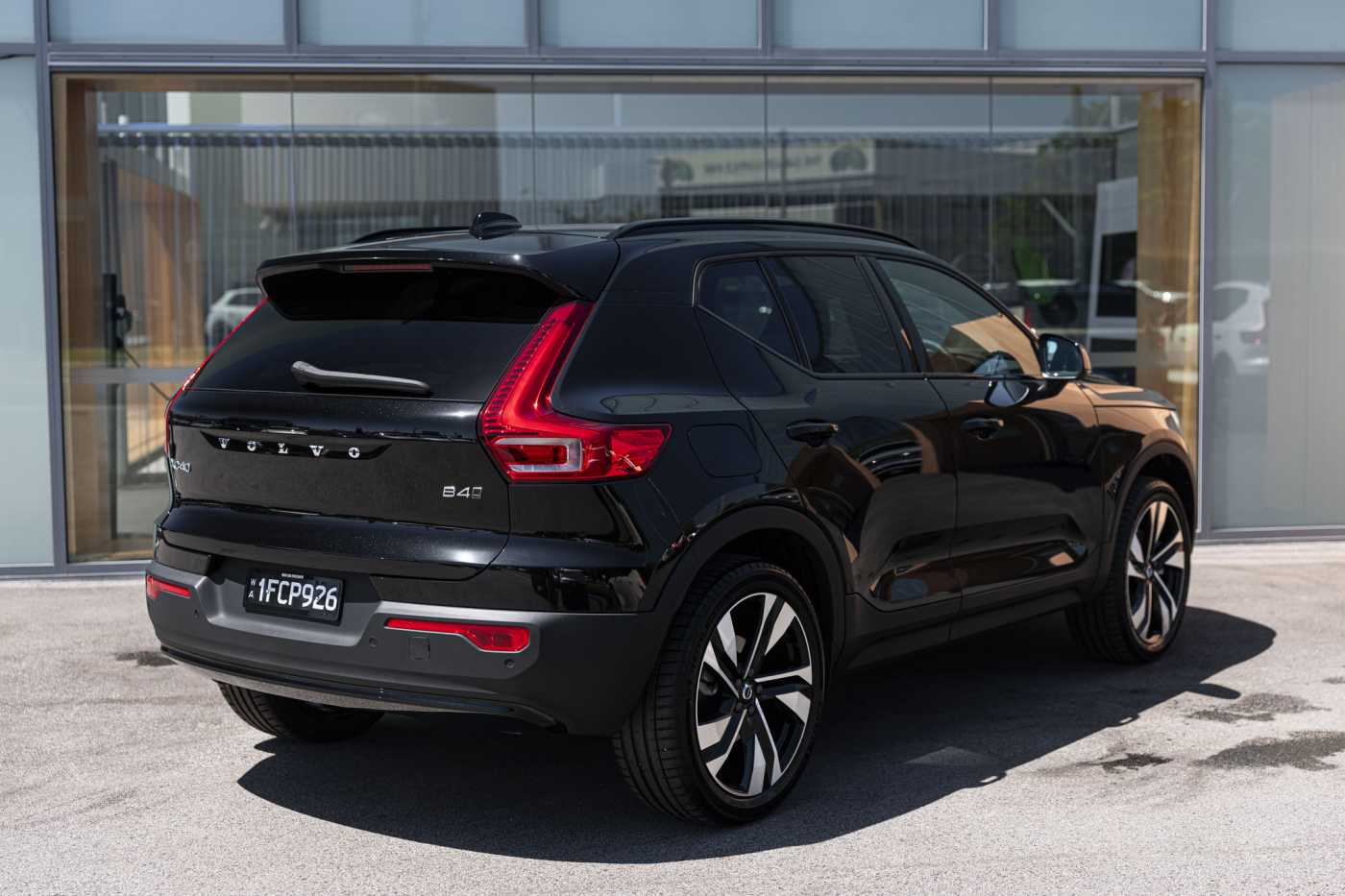 Volvo  XC40 Ultra, B4 AWD Mild hybrid, Petrol, Dark