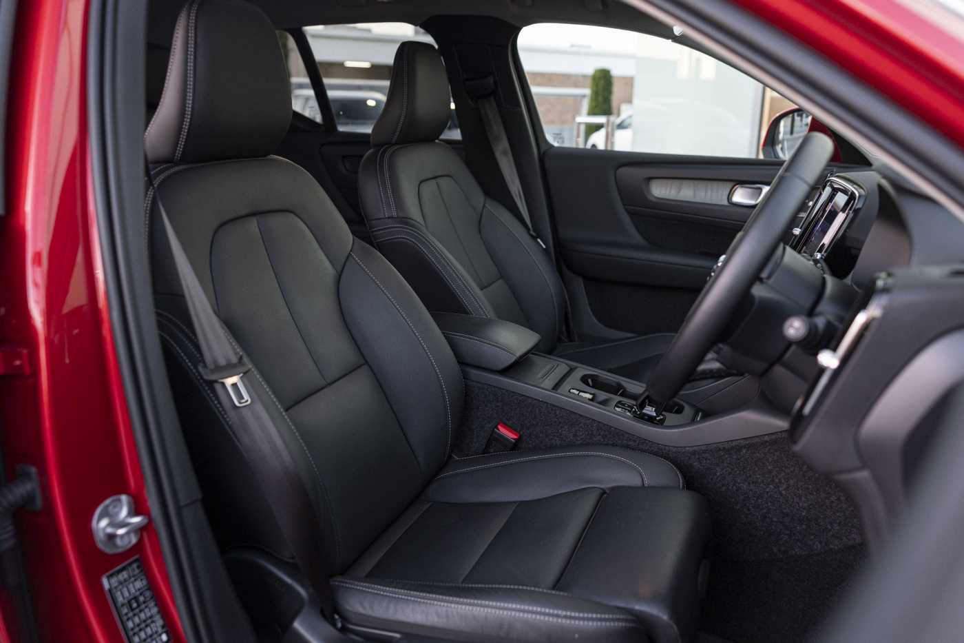 Volvo  XC40 Plus, B4 Mild Hybrid, Petrol
