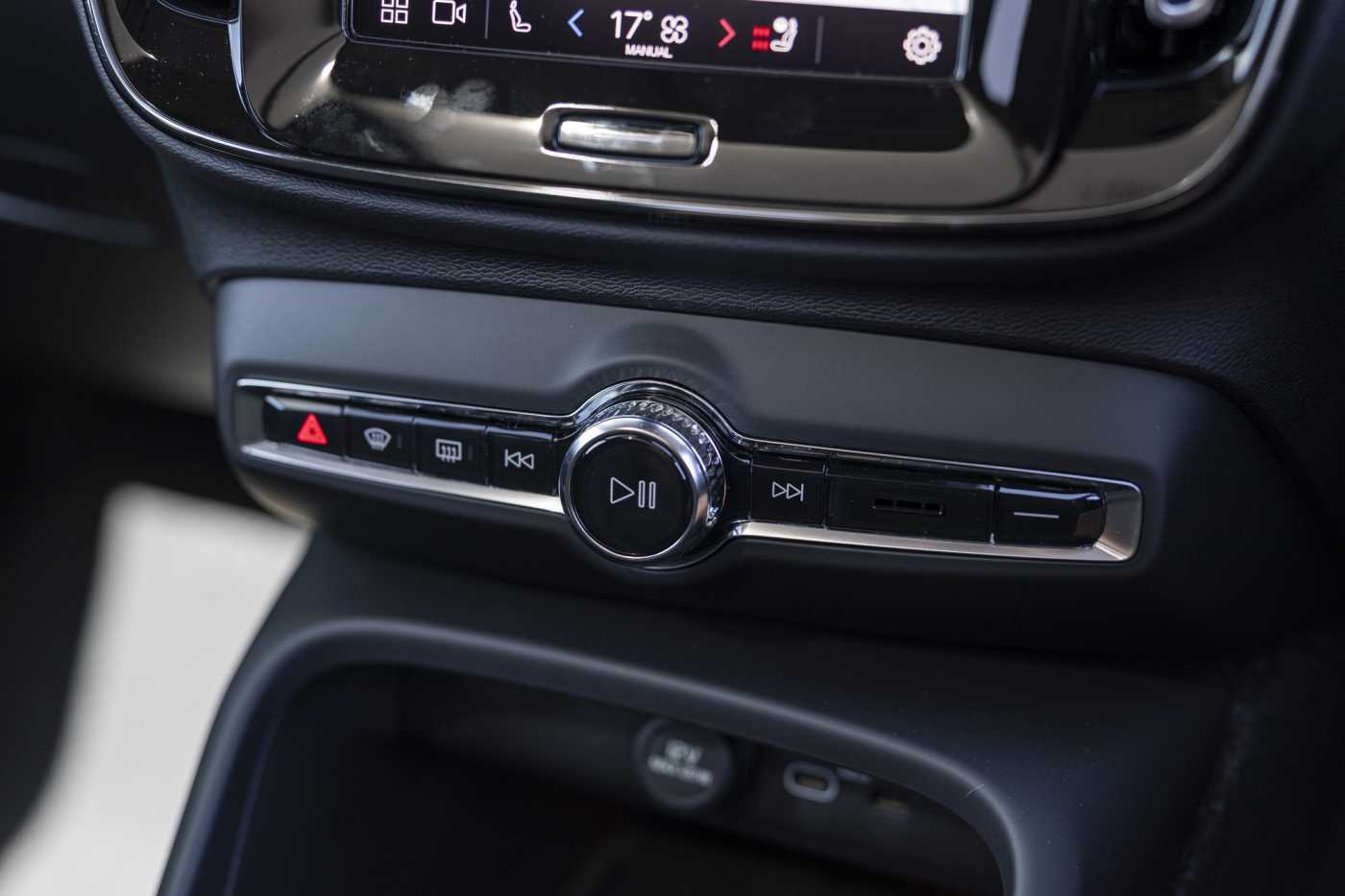 Volvo  XC40 Plus, B4 Mild hybrid, Petrol