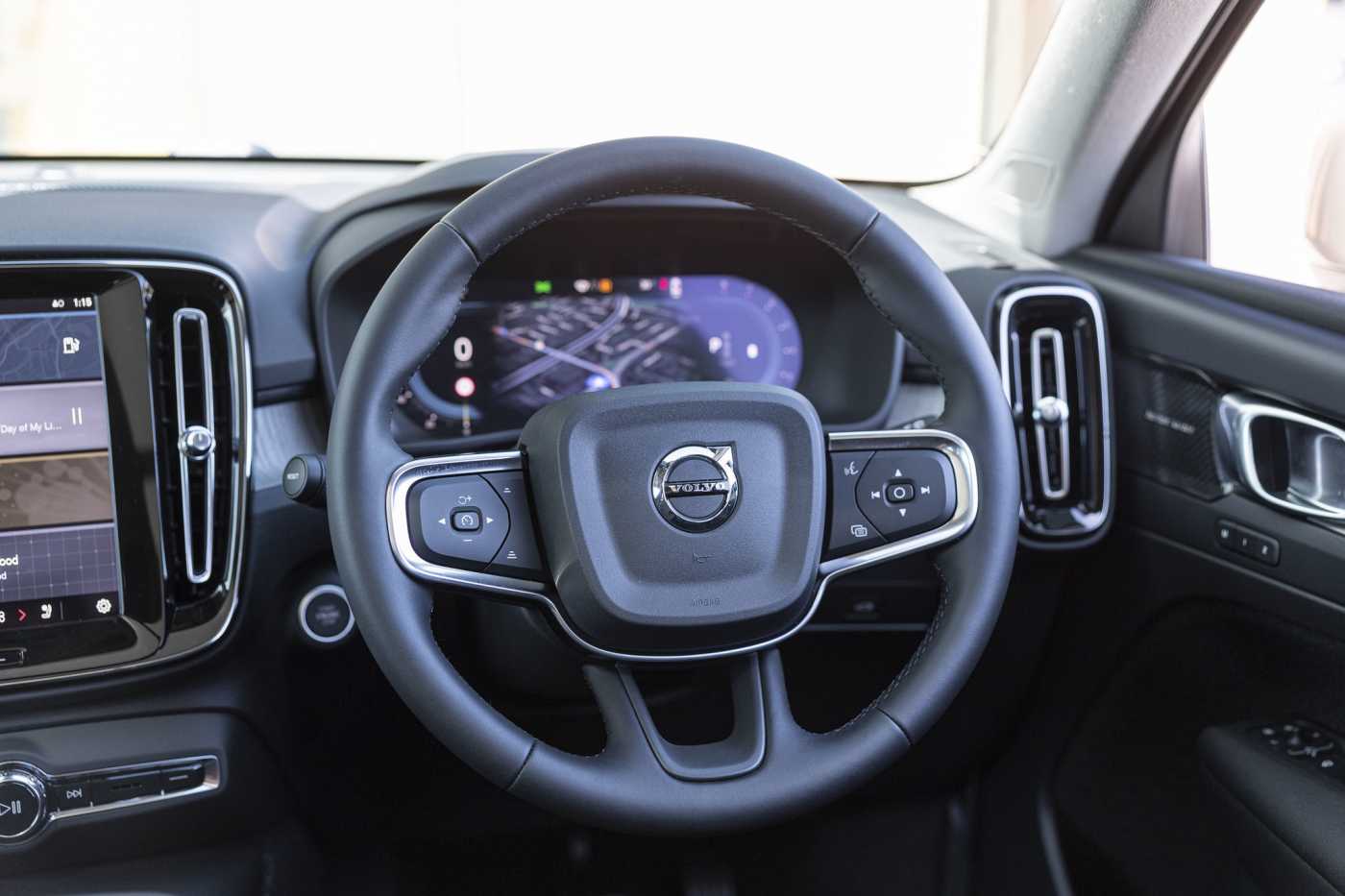 Volvo  XC40 Plus, B4 Mild hybrid, Petrol