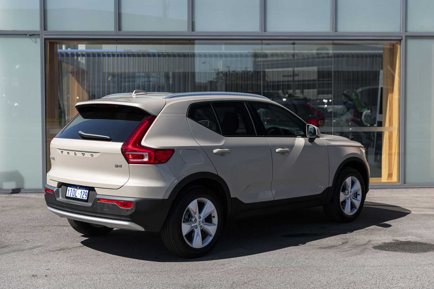 Volvo  XC40 Plus, B4 Mild hybrid, Petrol