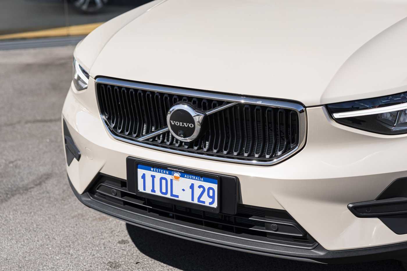 Volvo  XC40 Plus, B4 Mild hybrid, Petrol