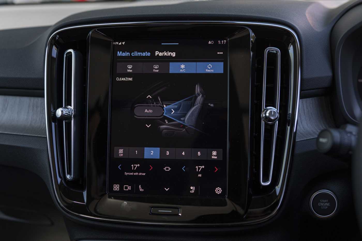 Volvo  XC40 Plus, B4 Mild hybrid, Petrol