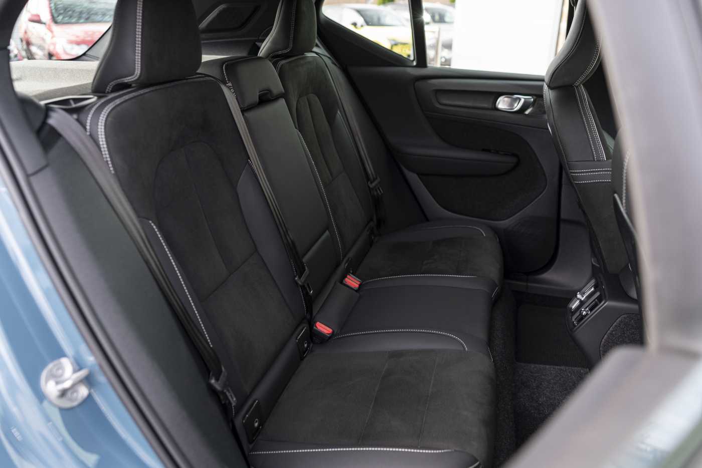 Volvo  XC40 Ultimate, B5 Mild Hybrid, Petrol, Dark