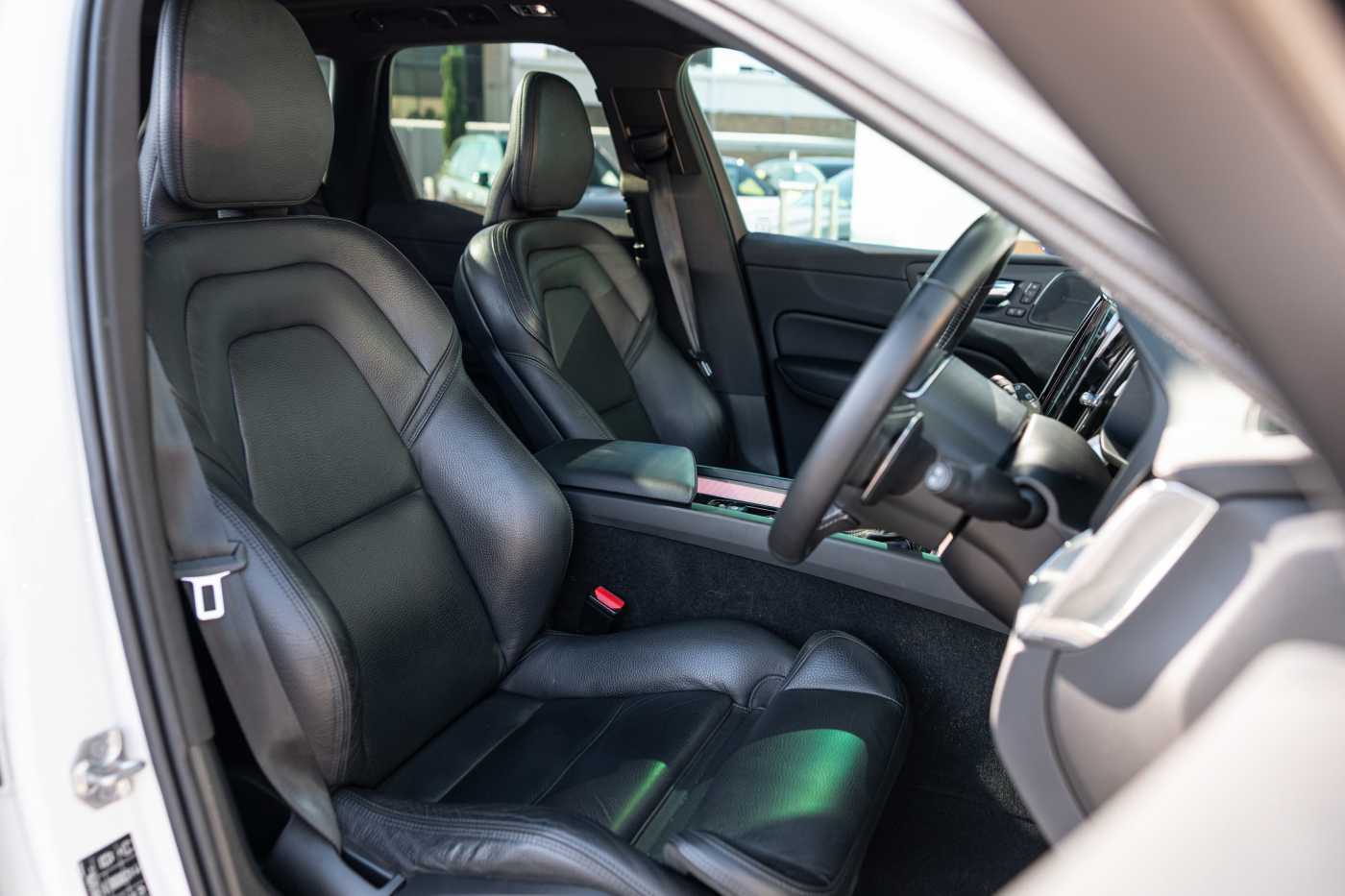 Volvo  XC60 D5 R-Design AWD