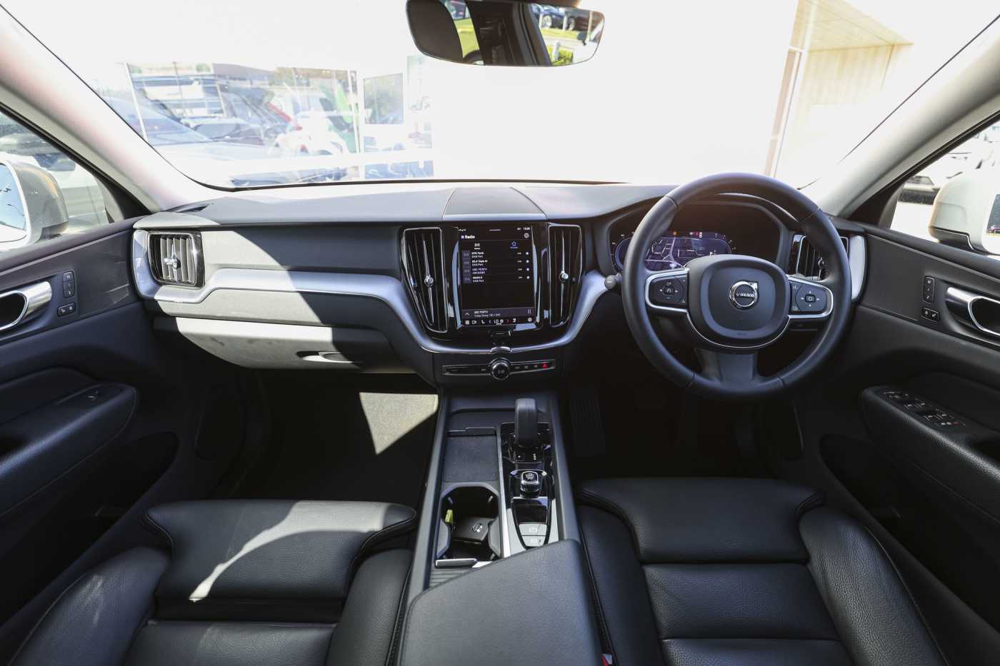 Volvo  XC60 Momentum, B5 mild hybrid
