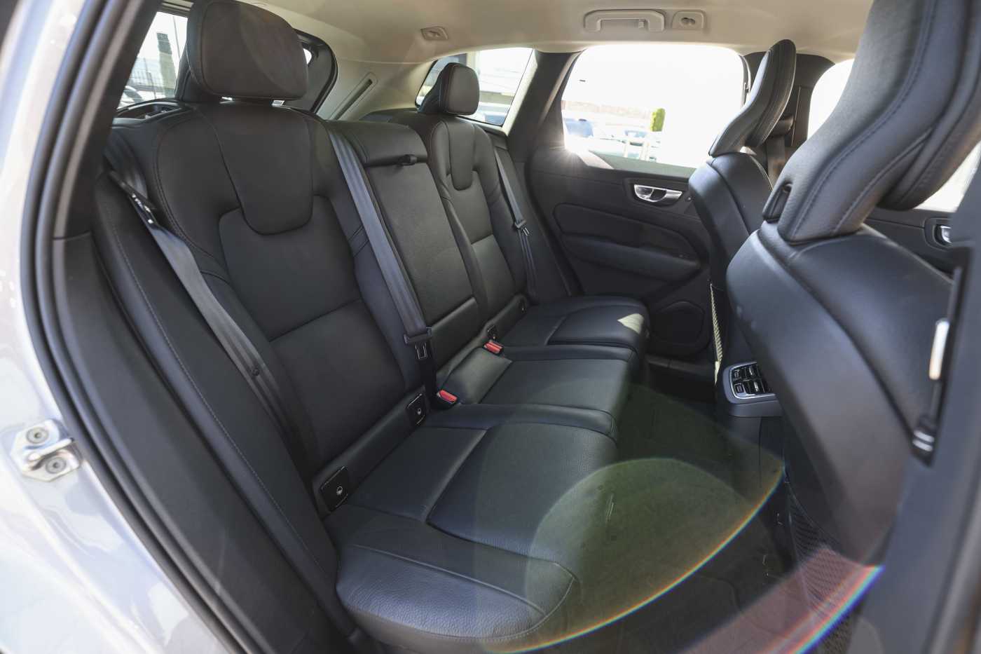 Volvo  XC60 Momentum, B5 mild hybrid