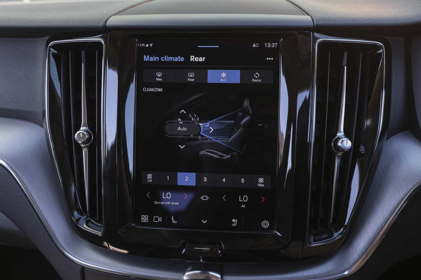 Volvo  XC60 Momentum, B5 mild hybrid