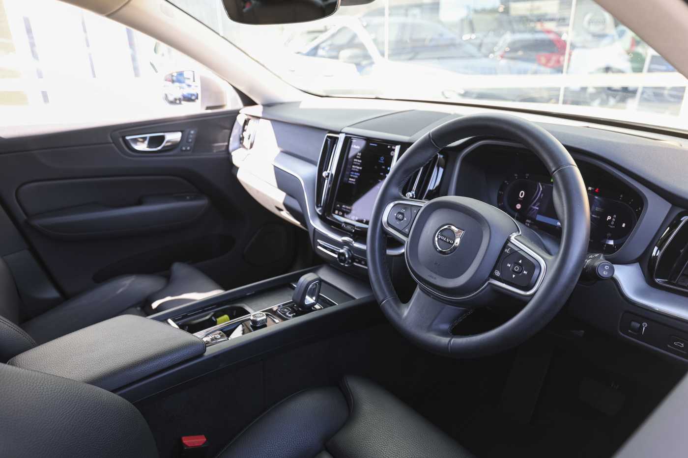 Volvo  XC60 Momentum, B5 mild hybrid