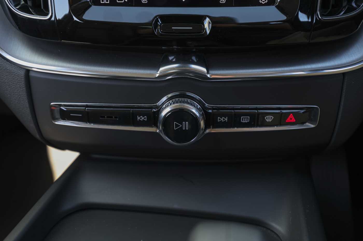 Volvo  XC60 Momentum, B5 mild hybrid
