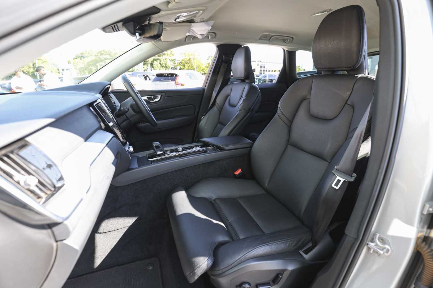 Volvo  XC60 Momentum, B5 mild hybrid