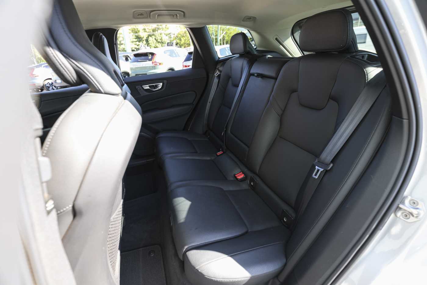 Volvo  XC60 Momentum, B5 mild hybrid