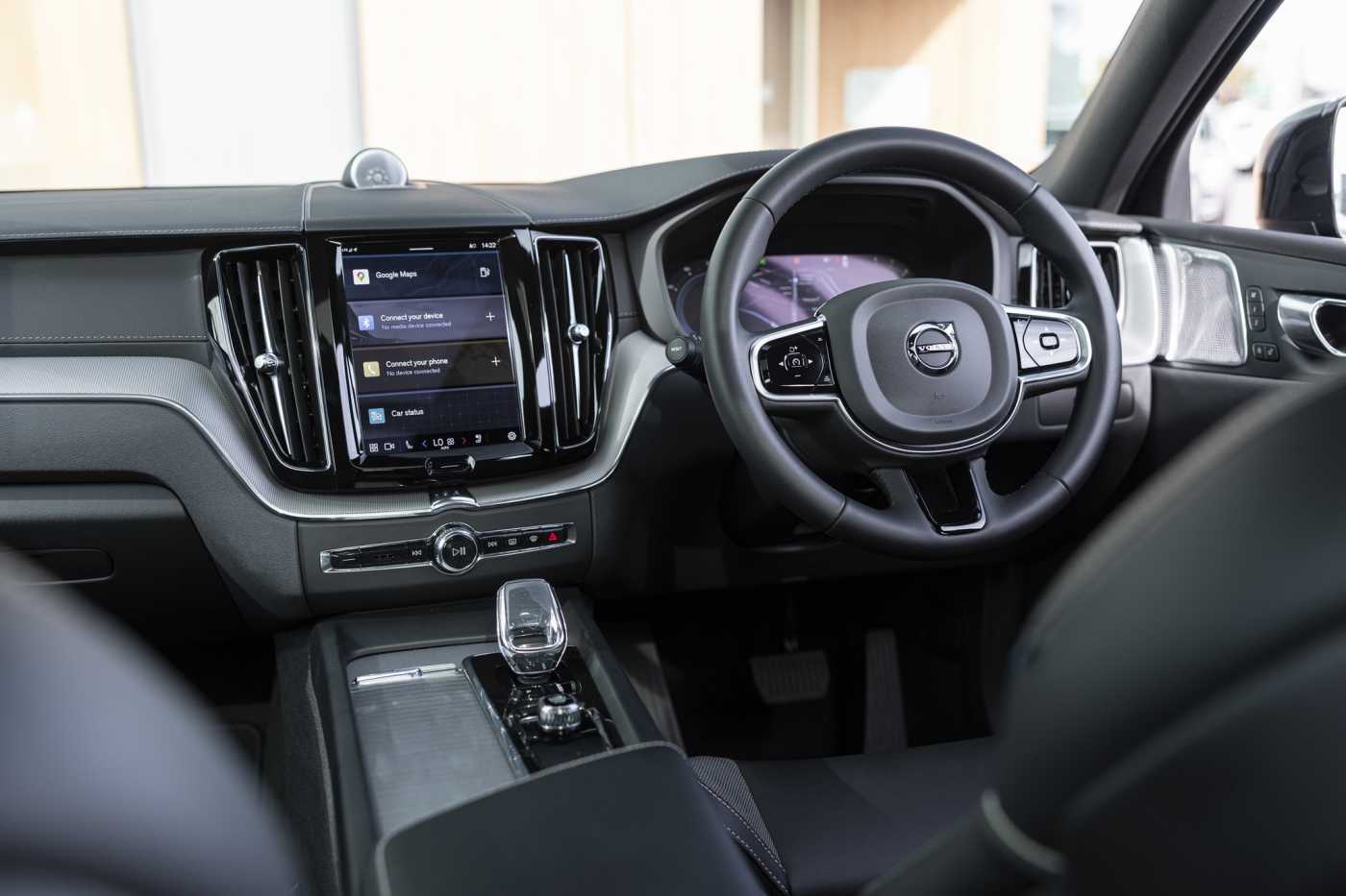 Volvo  XC60 Ultimate, B6 AWD mild hybrid, Petrol, Dark