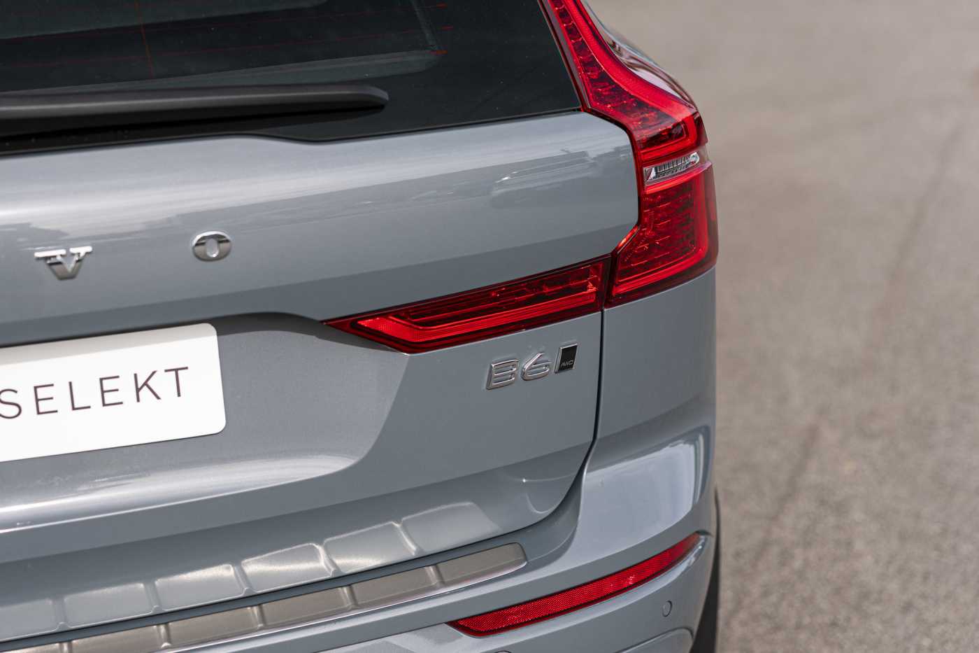 Volvo  XC60 Ultimate, B6 AWD mild hybrid, Petrol, Dark