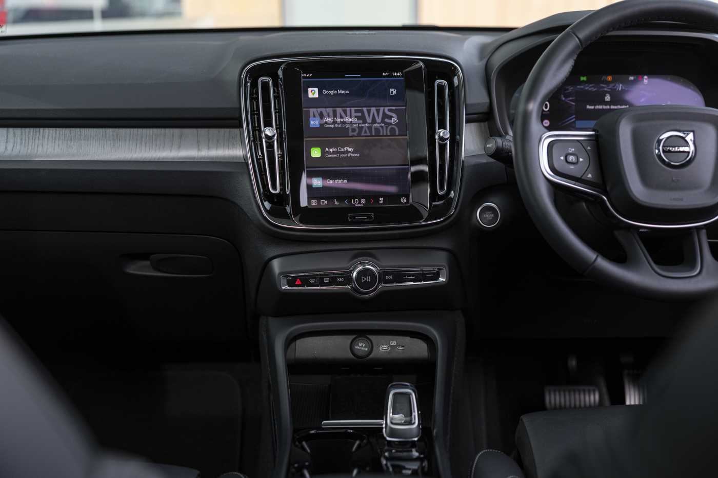 Volvo  XC40 Ultra, B4 AWD Mild hybrid, Petrol, Bright