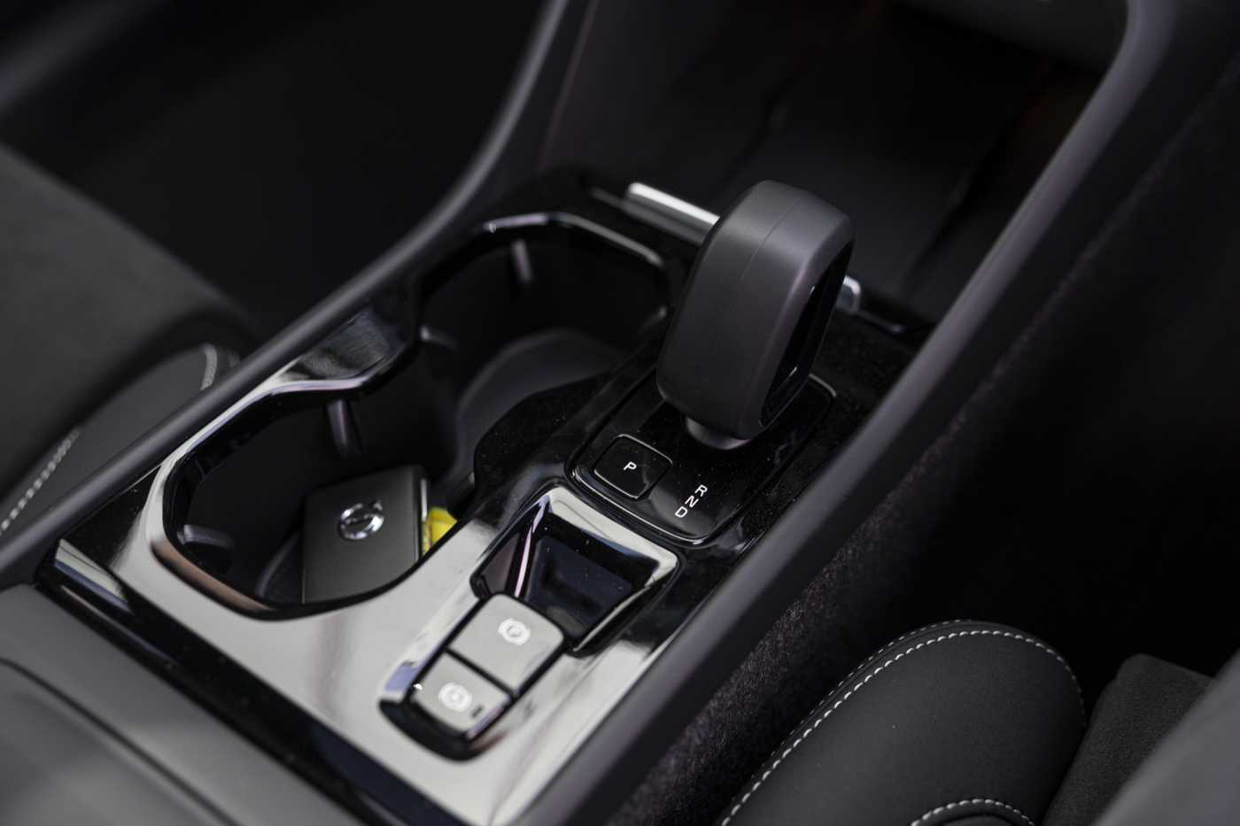 Volvo  XZ MY25 Black Edition AWD