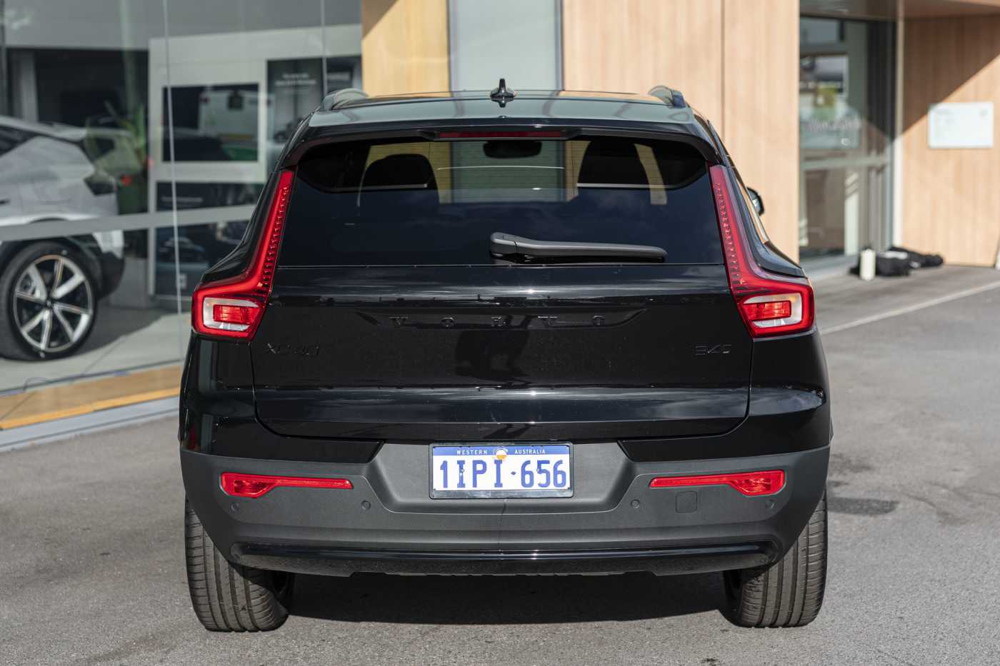 Volvo  XZ MY25 Black Edition AWD