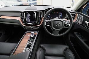 Volvo  XC60 Ultimate, B6 Mild Hybrid, Petrol, Dark