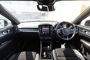 Volvo  XC40 Ultimate, B5 Mild Hybrid, Petrol, Dark