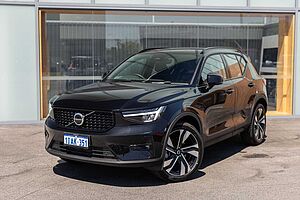 Volvo  XC40 Ultimate, B5 Mild Hybrid, Petrol, Dark