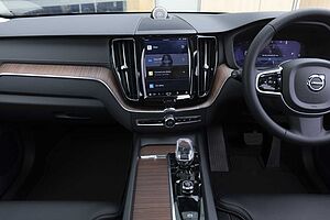 Volvo  XC60 Ultimate, B6 AWD mild hybrid, Petrol, Dark