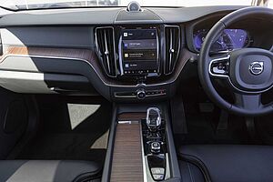 Volvo  XC60 Recharge Ultimate, T8 Plug-in hybrid, Electric/Petrol, Dark