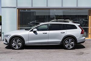 Volvo  V60 Cross Country Ultra, B5 AWD Mild hybrid, Petrol, Bright