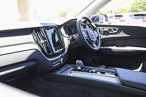 Volvo  XC60 Plus, B5 AWD Mild hybrid, Petrol