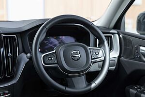 Volvo  XC60 Plus, B5 Mild Hybrid, Petrol