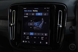 Volvo  XC40 Plus, B4 Mild Hybrid, Petrol