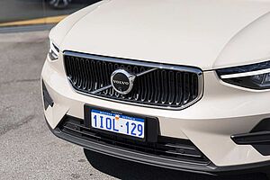 Volvo  XC40 Plus, B4 Mild hybrid, Petrol