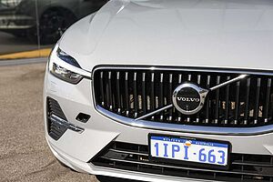 Volvo  XC60 Momentum, B5 mild hybrid
