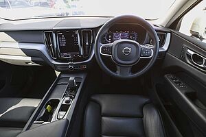 Volvo  XC60 Momentum, B5 mild hybrid