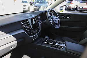 Volvo  XC60 Momentum, B5 mild hybrid