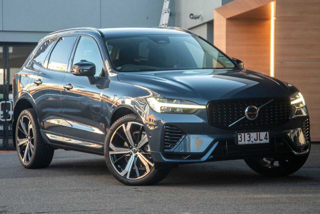 Volvo  XC60 Recharge Ultimate, T8 Plug-In Hybrid, Electric/Petrol, Dark