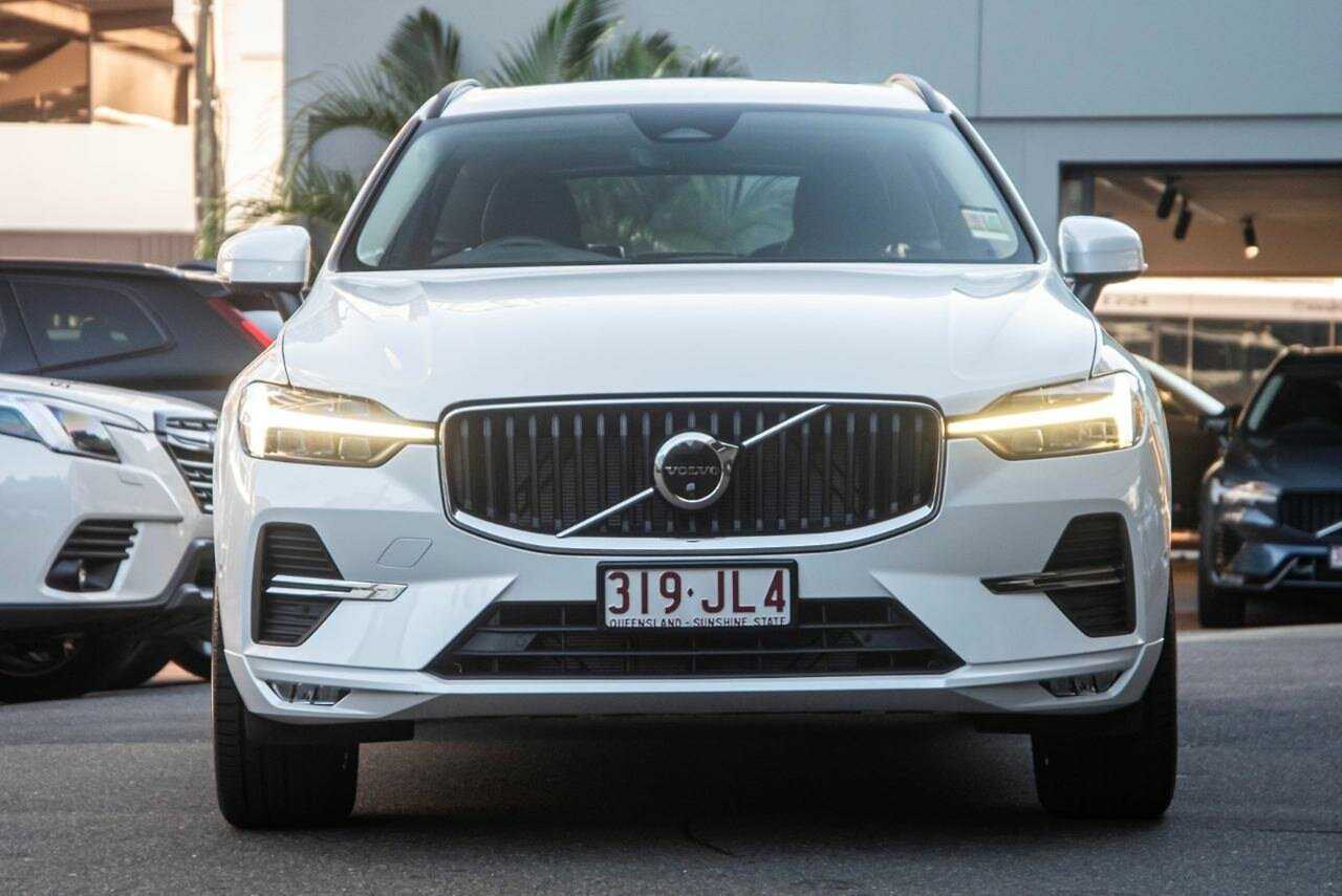 Volvo  XC60 Plus, B5 Mild Hybrid, Petrol