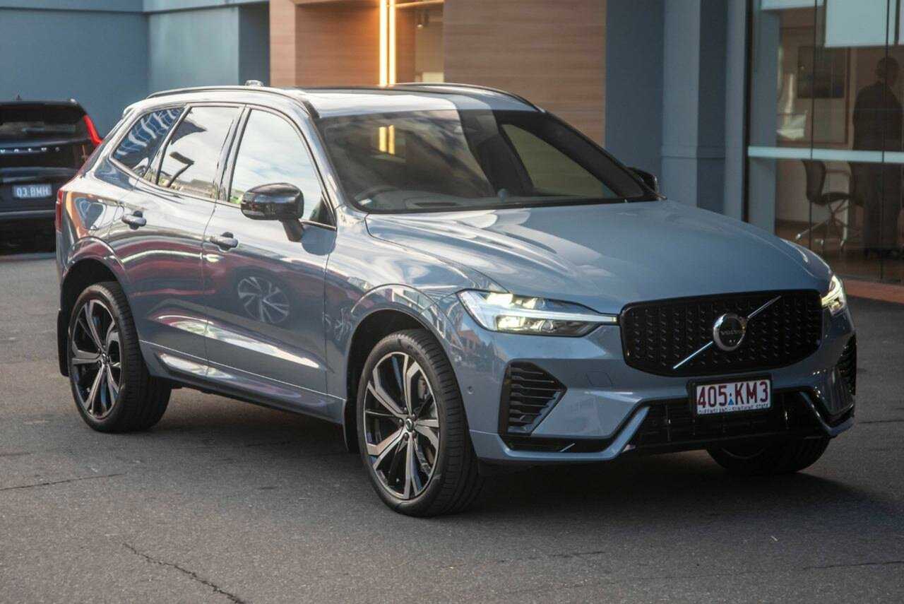 Volvo  XC60 Recharge Ultimate, T8 AWD Plug-in hybrid, Electric/Petrol, Dark