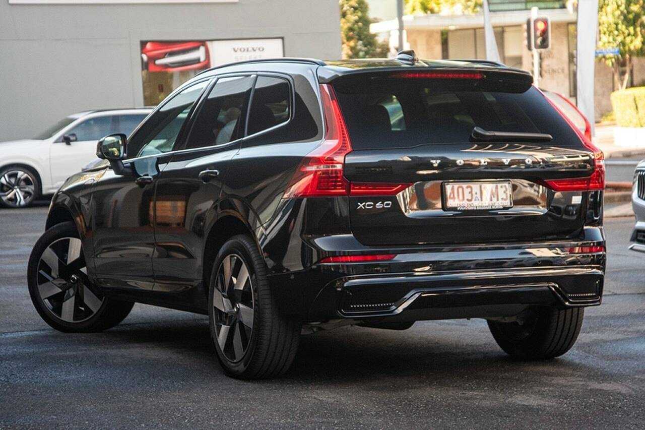 Volvo  XC60 Recharge Plus, T8 AWD Plug-in hybrid, Electric/Petrol, Dark