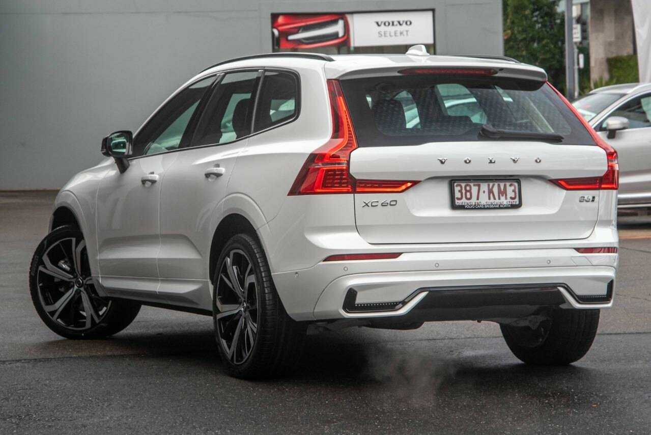 Volvo  XC60 Ultimate, B6 AWD mild hybrid, Petrol, Dark