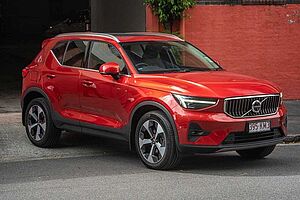 Volvo  XC40 Ultimate, B4 AWD Mild hybrid, Petrol, Bright