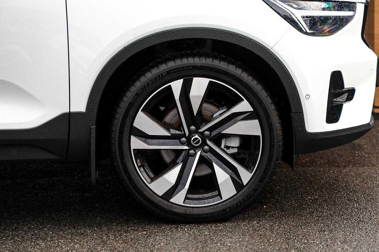 Volvo  XC40 Ultra, B4 AWD Mild hybrid, Petrol, Dark