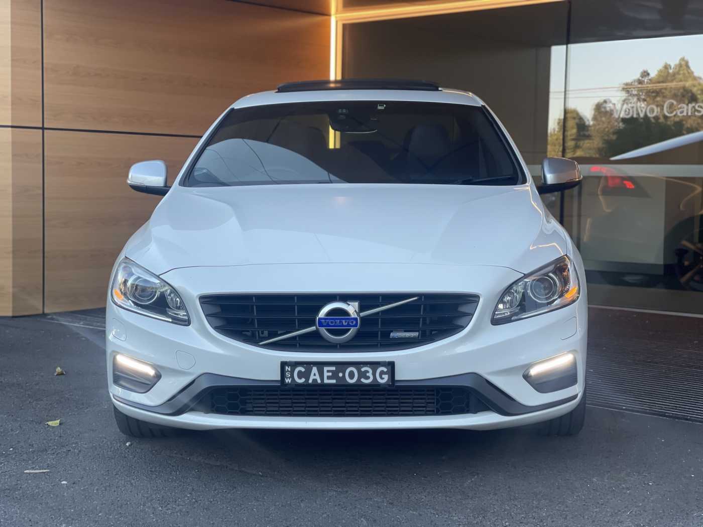 Volvo  S60 T5 R-Design