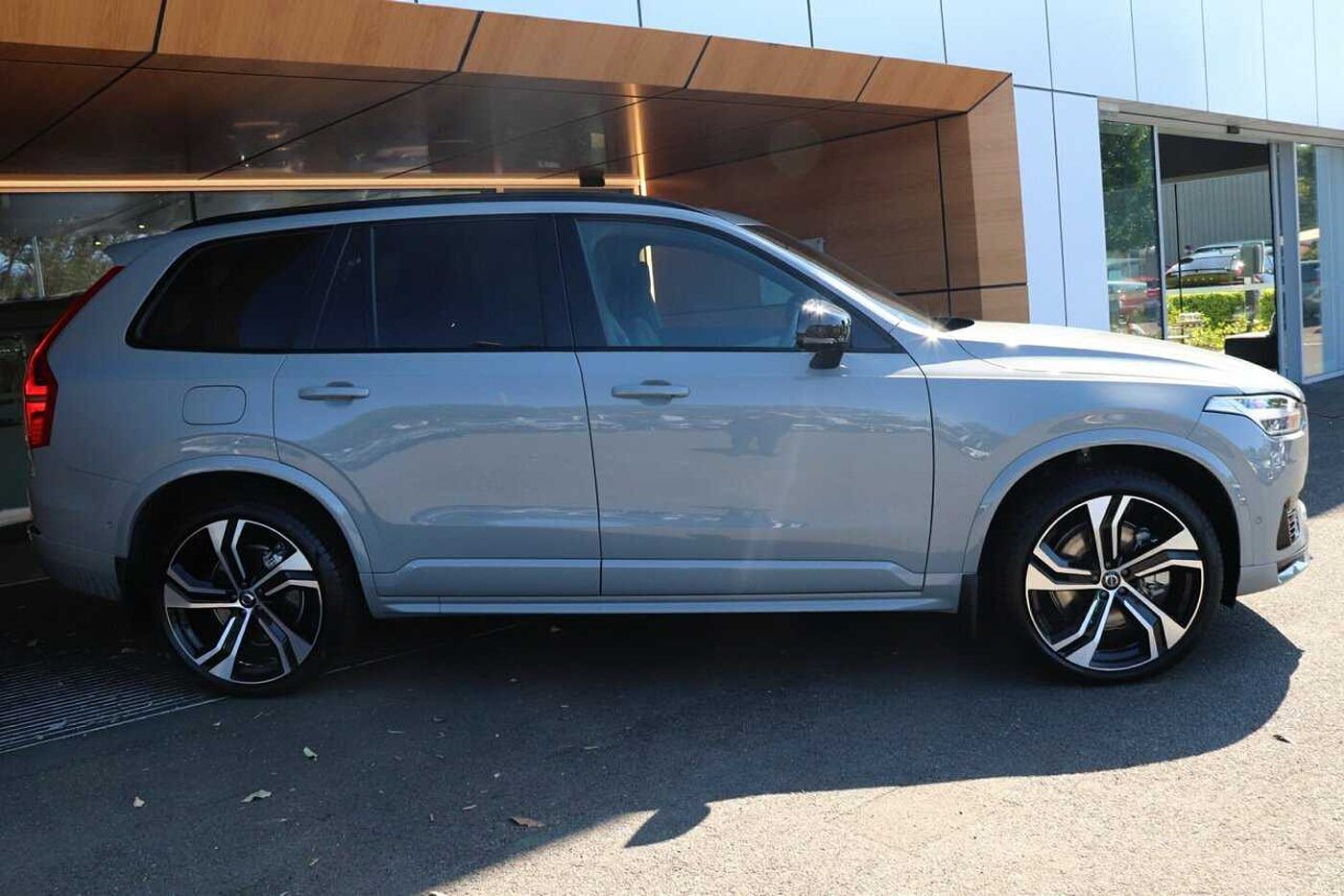 Volvo  XC90 Recharge Ultimate, T8 AWD Plug-in hybrid, Electric/Petrol, Dark, 7 Seats