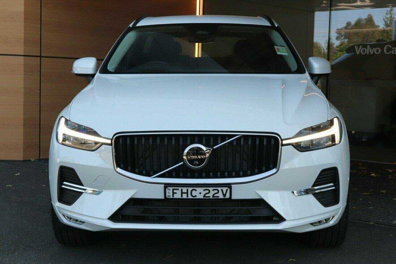 Volvo  UZ MY25 Plus B5 AWD