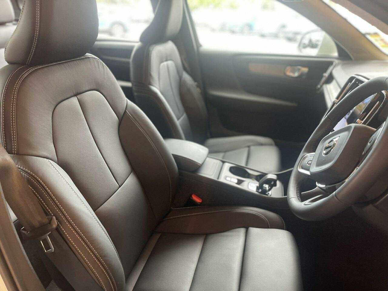 Volvo  XZ MY25 Plus B4 Special Edition