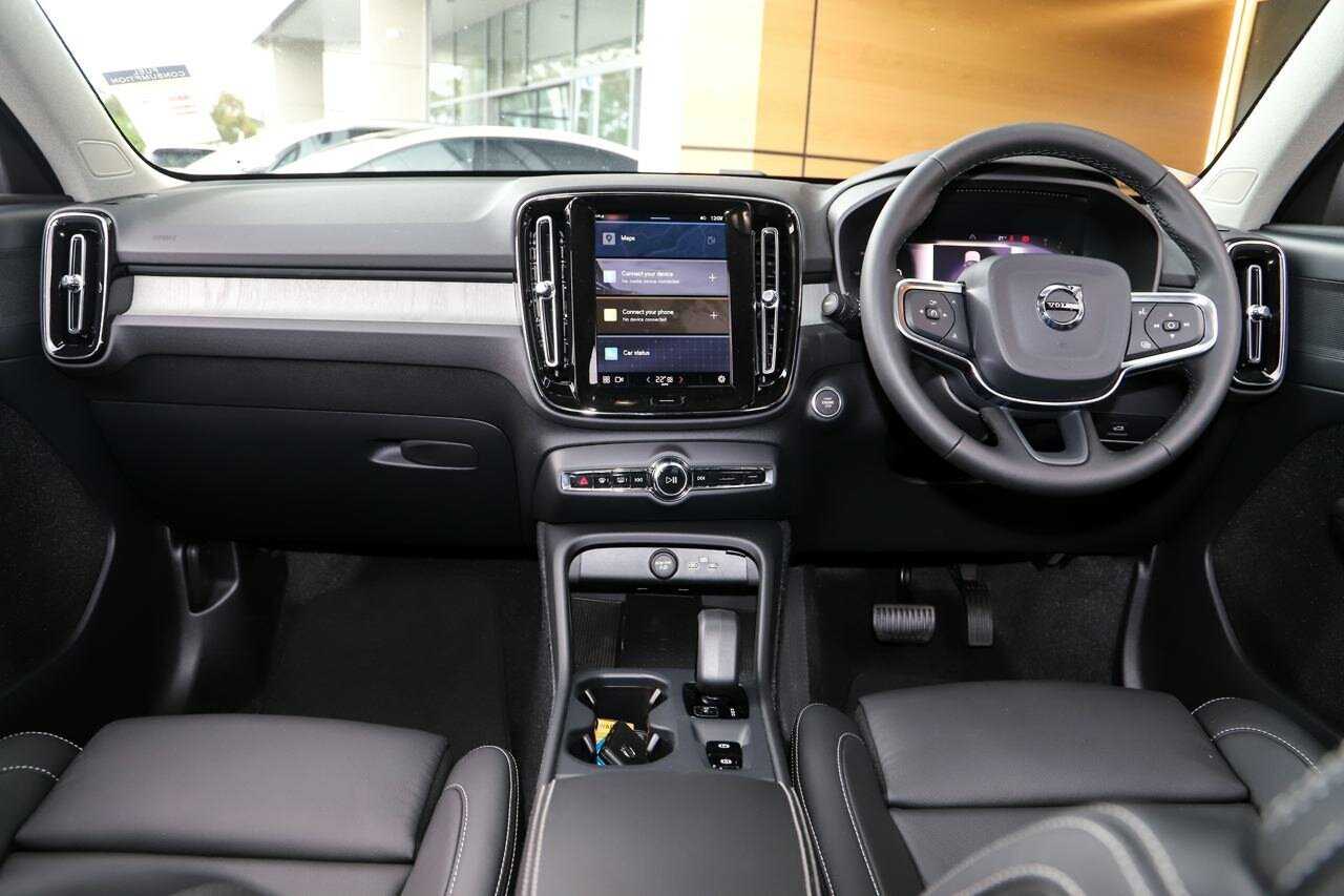 Volvo  XZ MY25 Plus B4 Special Edition