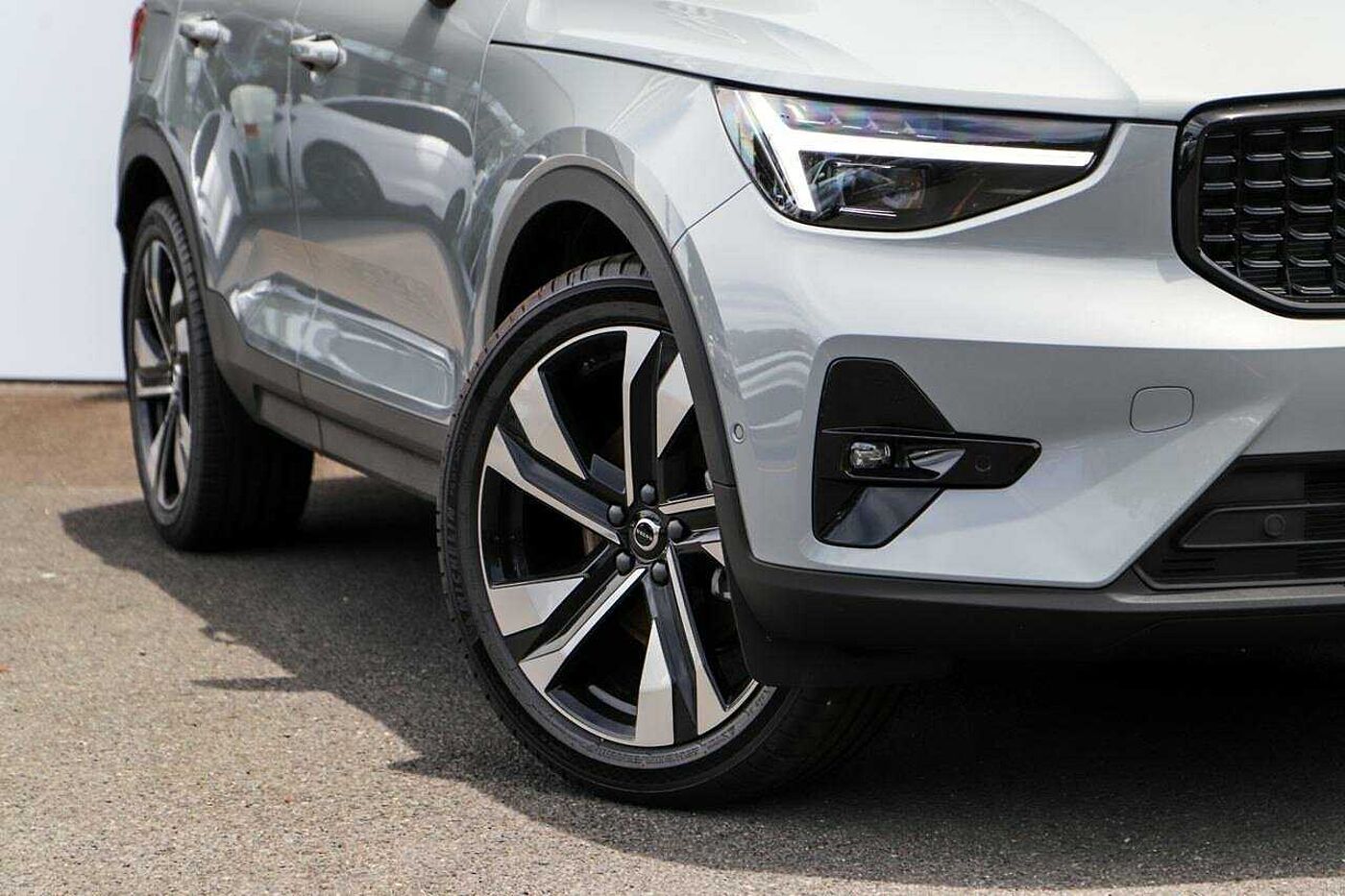 Volvo  XC40 Ultra, B4 AWD Mild hybrid, Petrol, Dark