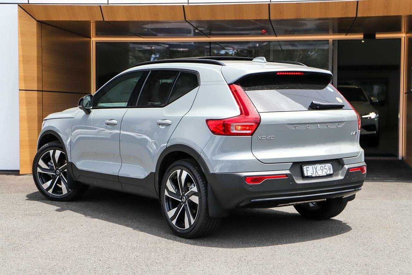 Volvo  XC40 Ultra, B4 AWD Mild hybrid, Petrol, Dark