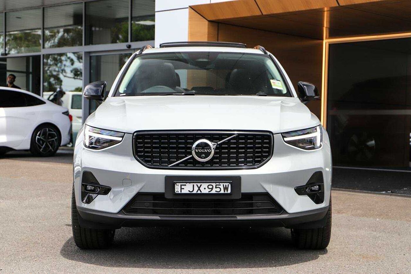 Volvo  XC40 Ultra, B4 AWD Mild hybrid, Petrol, Dark