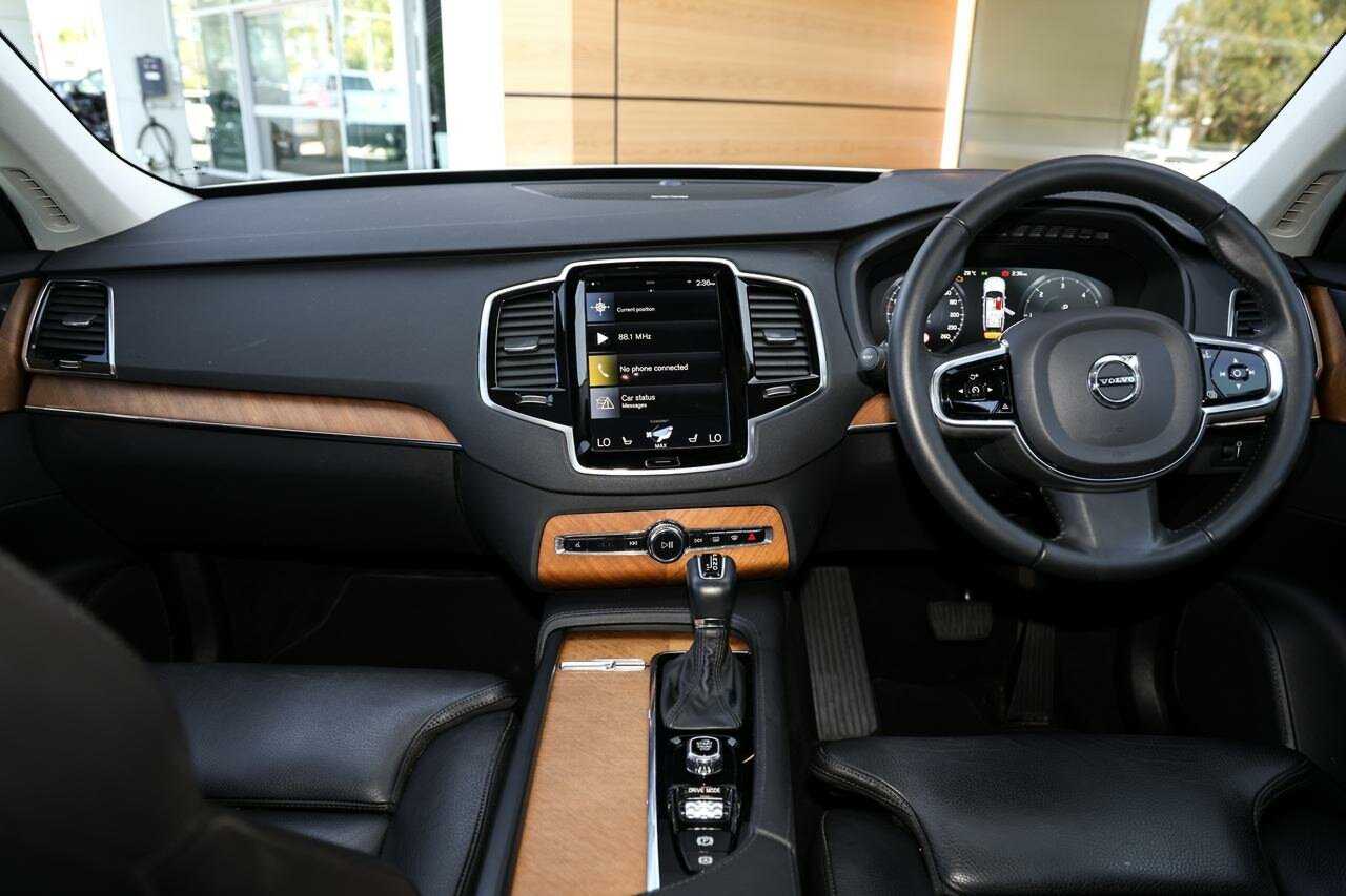 Volvo  XC90 Momentum, D5 AWD (173 kW), Seven individual seats